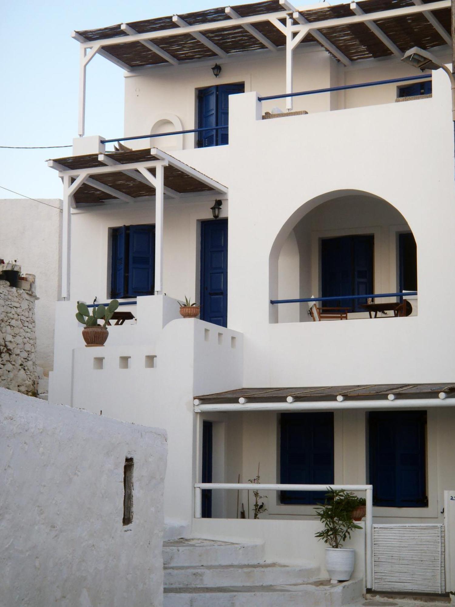 Plori Studios And Apartments 에얄리 외부 사진