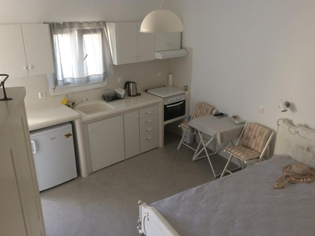 Plori Studios And Apartments 에얄리 외부 사진
