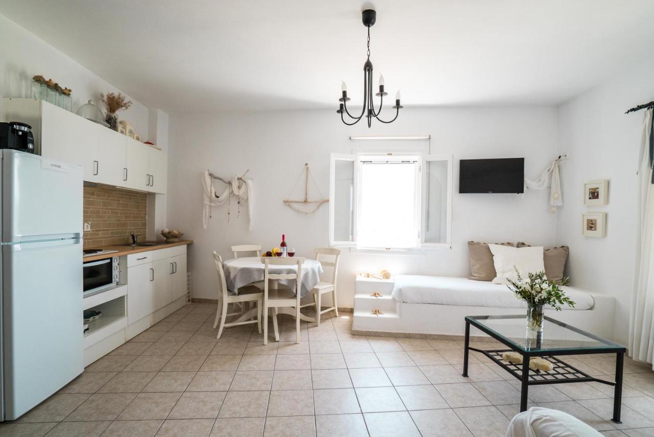 Plori Studios And Apartments 에얄리 외부 사진