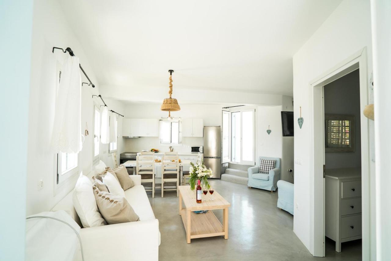 Plori Studios And Apartments 에얄리 외부 사진