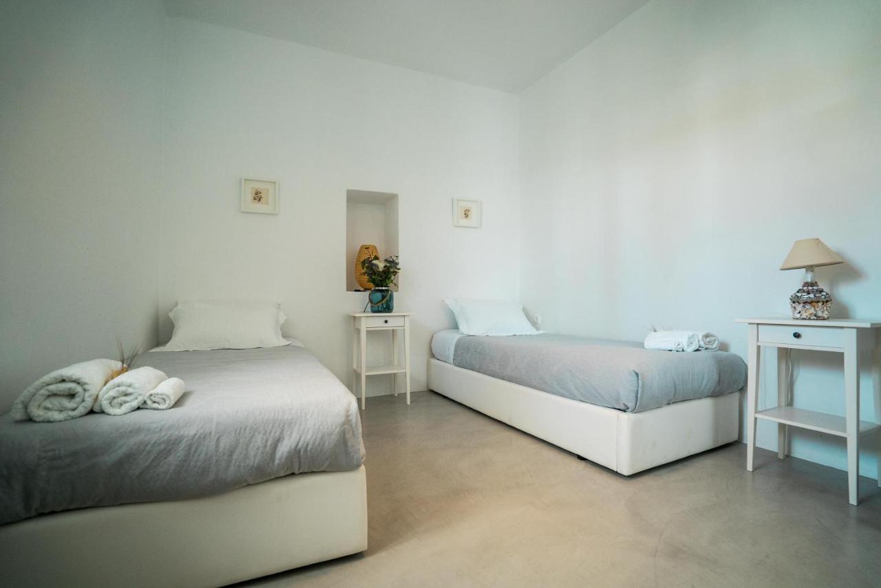Plori Studios And Apartments 에얄리 외부 사진